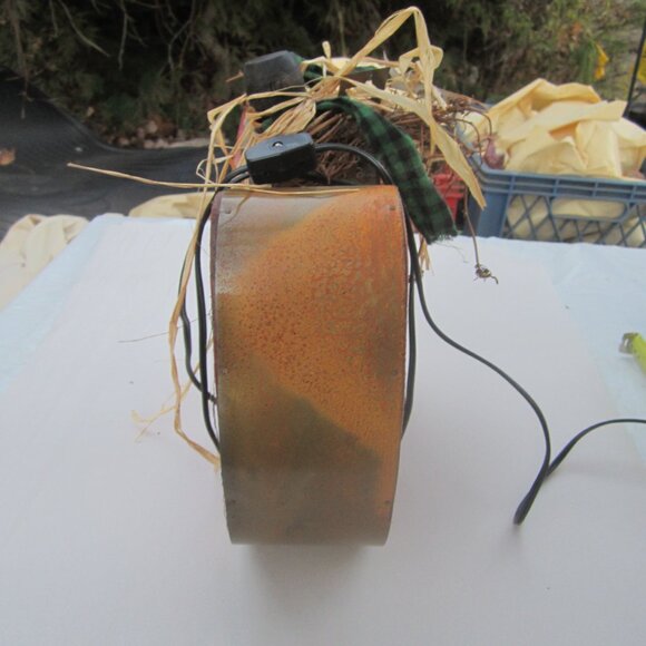 RUSTIC HALLOWEEN PUMPKIN DECOR, WOOD & METAL DESIGN LIGHTS UP - Picture 3 of 5